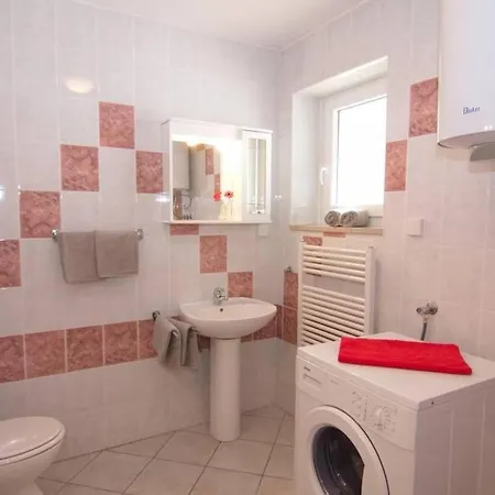 Carmel Apartman
