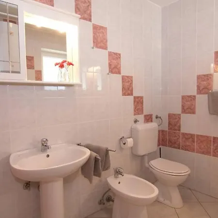 Carmel Apartman